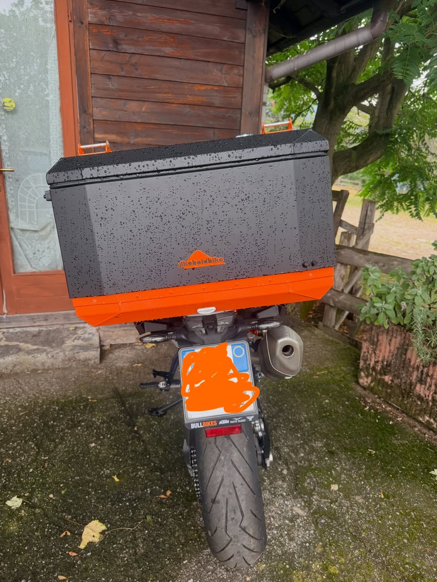 BreannaMan25f's tweet photo. New bike, new top case, and new panniers already soaked. Hope the saying “wet bike, lucky bike” is true. https://t.co/J6ltVh57NR