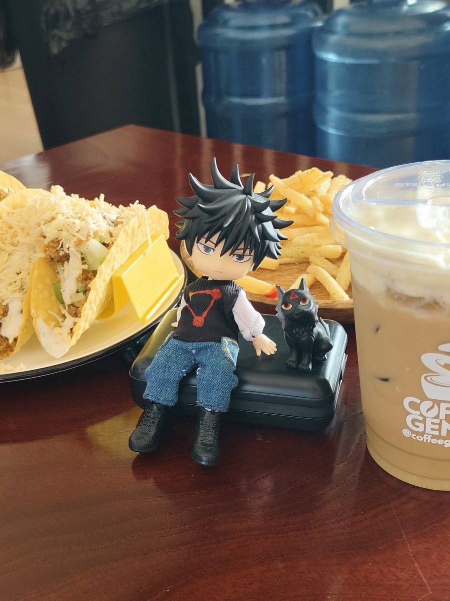 Imnokidoki's tweet photo. Out with Gumi and Doggie today!!

#megumi #nendoroid #jujutsukaisenㅤ https://t.co/MiebCywdIu