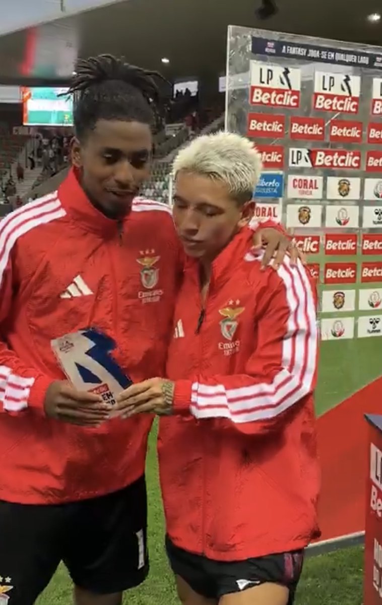 TouchlineX's tweet photo. 🚨 𝗡𝗘𝗪: Prestianni, who was involved in the incident with Vinícius last year, is going viral again, but this time for a positive reason.

Last night, he gave his MOTM award to his teammate before telling the media to photograph him alone with it. https://t.co/yCgfToJbTB