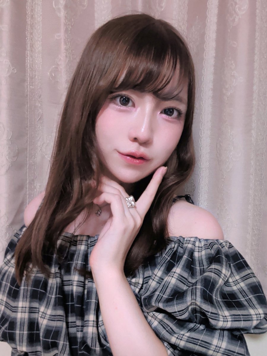 meromero__chu_'s tweet photo. いつでも肩出してる説もあるね！！ https://t.co/QhCvZtDUbJ