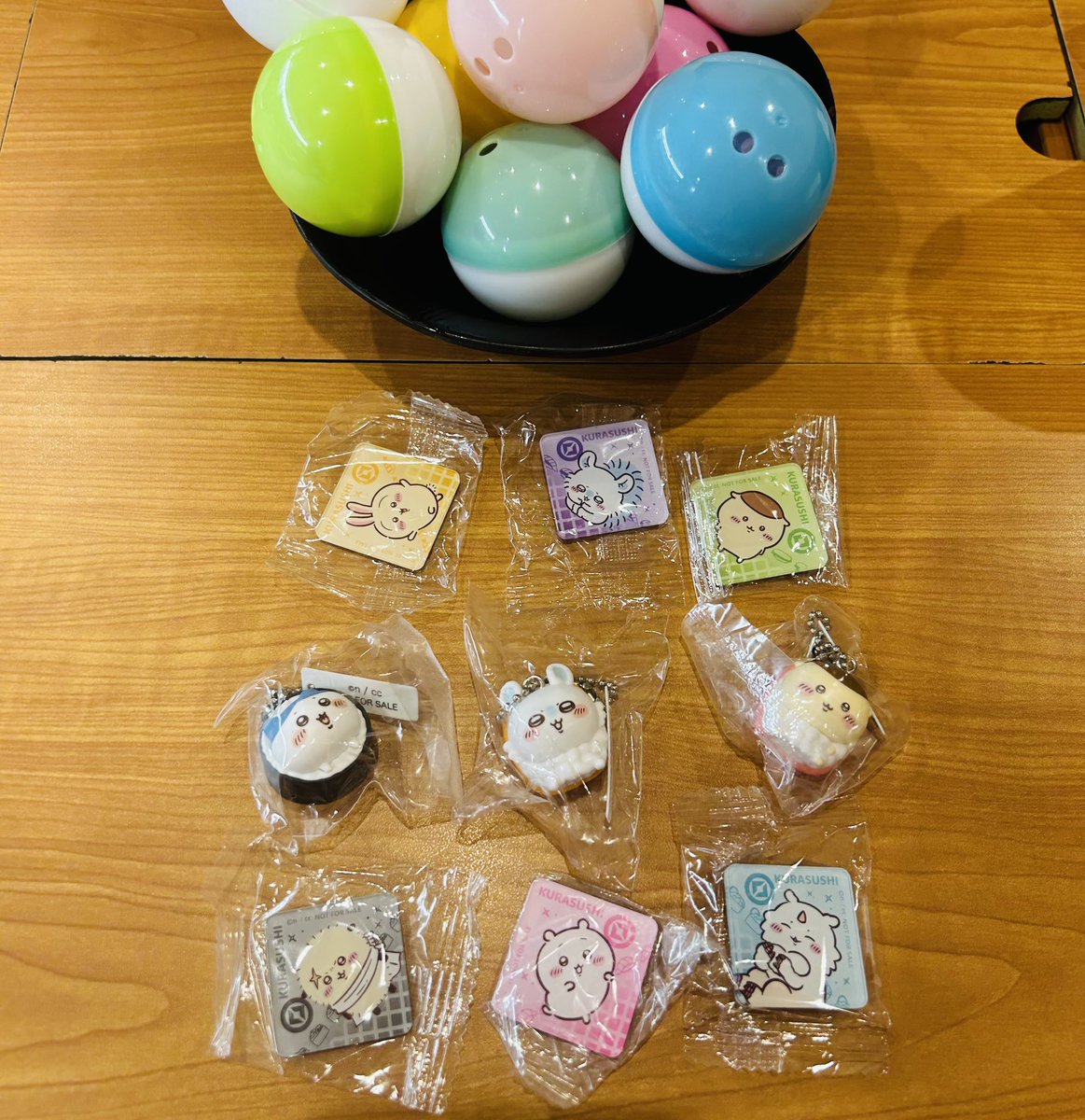 Toontown_cd's tweet photo. くら寿司ちいかわ💛🤍🩵💜🩷🤎🧡💚 https://t.co/hcIt0heXOP