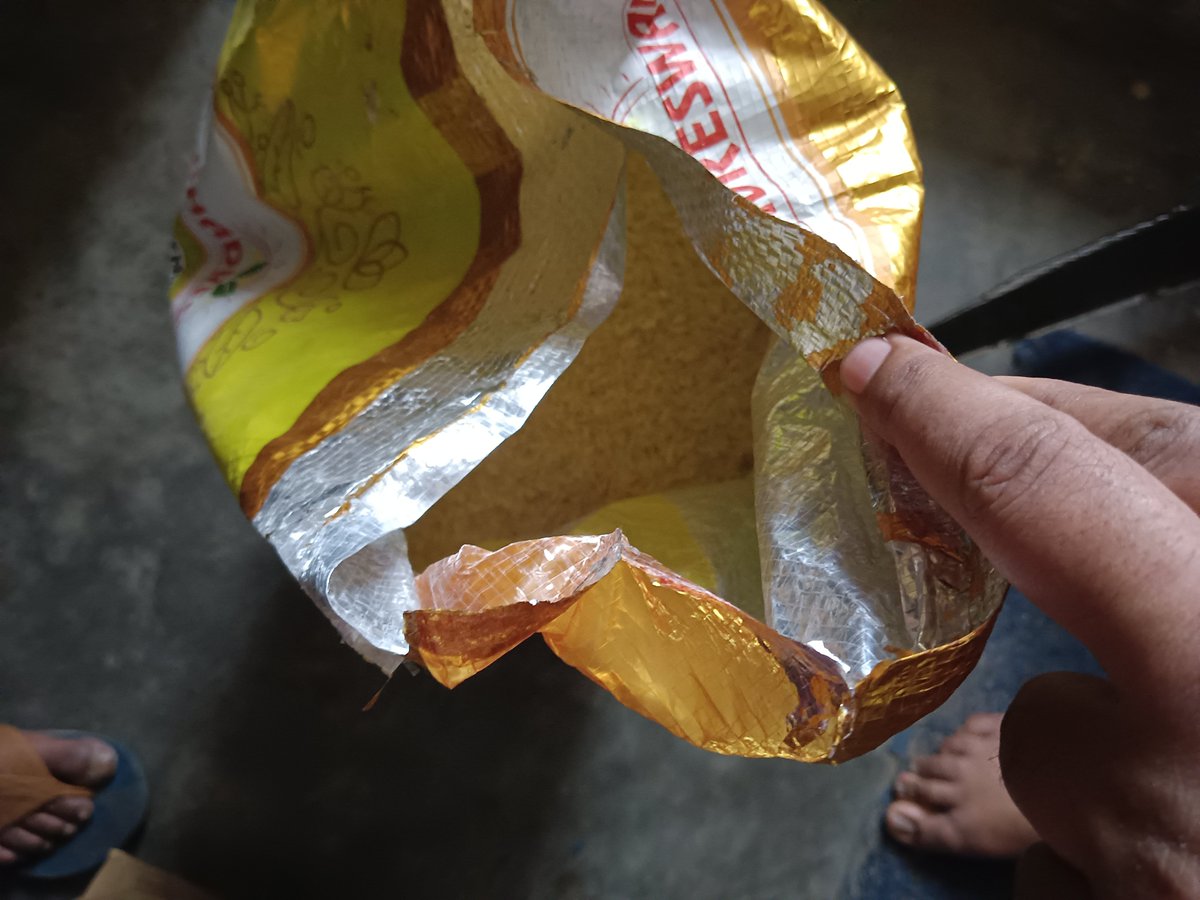 ar_somdev's tweet photo. @lalbabarice 
Open pack received ... Is is this good quality for consumption or #Fake 

Purchased and Delivery done by @letsblinkit team 

Money is lost https://t.co/OQvzxCwCLv
