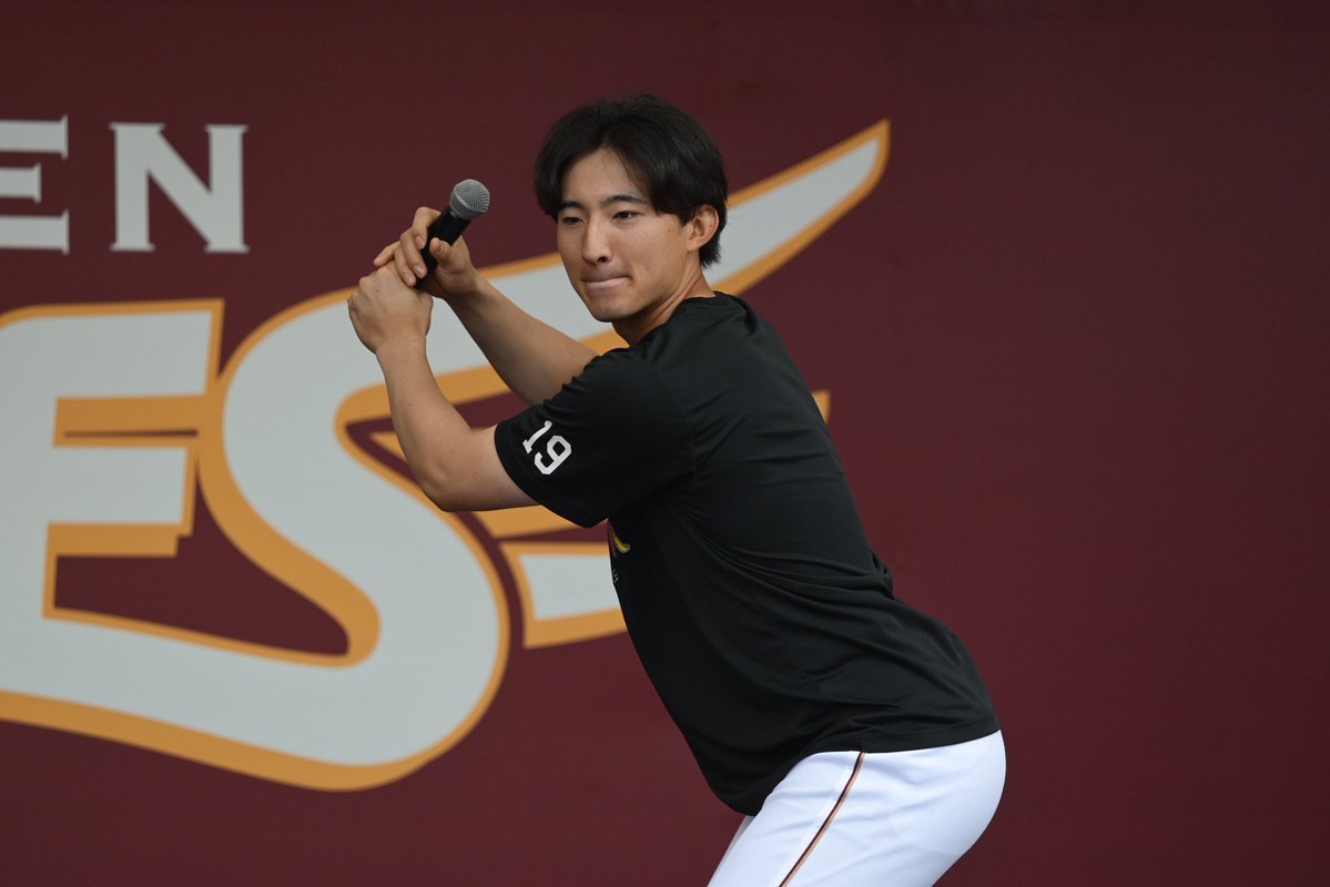 tackth's tweet photo. サプステ
村林の去年のデッドボールのモノマネで転ける荘司

サービス精神すごすぎる https://t.co/pnpFeF3UmG