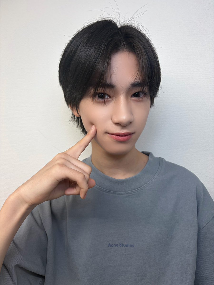 iiondo_official's tweet photo. /／
 📣リリースイベント特典会情報
\＼

本日の撮影ポーズをお知らせします！

📍仙台駅前E BeanS 10F 屋上特設ステージ

📸グループ撮影会・グループ&amp;グループ撮影会
仙台牛🐮ポーズ

📸2ショット撮影会
A iiONDOポーズ👍
B ほっぺツン
C 手作りハート

#iiONDO
#はつ恋ONDOの夏が来た
#EBiDAN https://t.co/HhmfIsnTSH