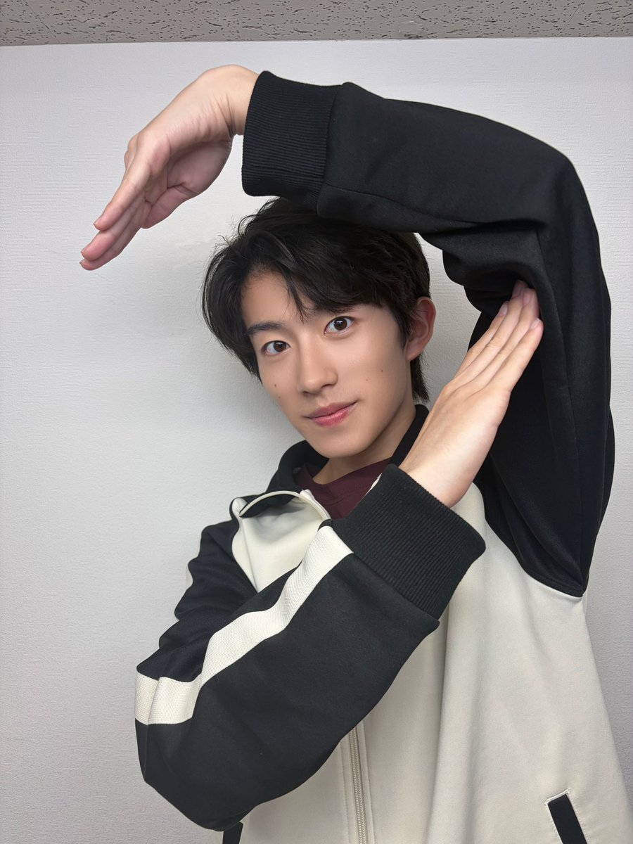 iiondo_official's tweet photo. /／
 📣リリースイベント特典会情報
\＼

本日の撮影ポーズをお知らせします！

📍仙台駅前E BeanS 10F 屋上特設ステージ

📸グループ撮影会・グループ&amp;グループ撮影会
仙台牛🐮ポーズ

📸2ショット撮影会
A iiONDOポーズ👍
B ほっぺツン
C 手作りハート

#iiONDO
#はつ恋ONDOの夏が来た
#EBiDAN https://t.co/HhmfIsnTSH