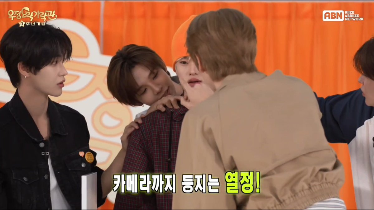 gamsikchyo_252's tweet photo. 매우 폭력적인 구도 #또른 https://t.co/dKkpeC98lT