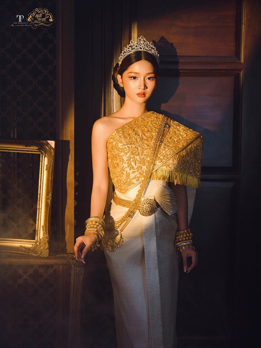 SovanRatana_'s tweet photo. Stunning Sbai Khmer, carrying the elegance of Cambodia through generations.🇰🇭✨ https://t.co/nQhxZDW954