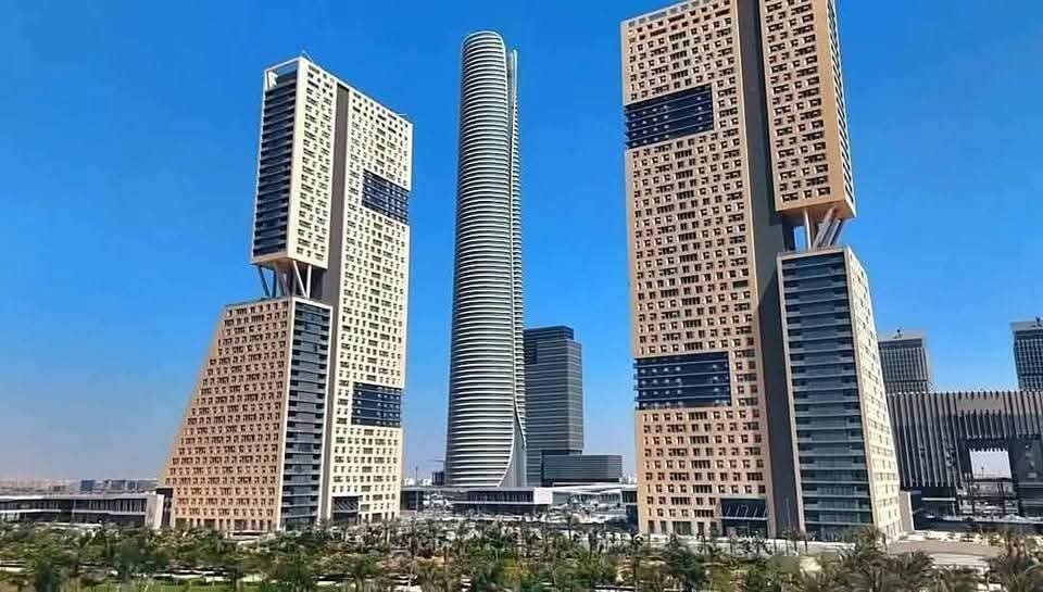 egyptt500's tweet photo. 🔥#المالك 👈 مكتب إداري ريسيل بسعر 2022

🏢 واجهة 44 متر
💰 2,500,000 جنيه فقط
✅ خالص الثمن بالكامل
✅ عقد نهائي من المالك
🔑 استلام خلال سنة!

للتواصل كلمنا الآن علي  01063000591 📲

 او واتس اب 👇 https://t.co/3jrDKG0zOy https://t.co/L9wgxrel7E