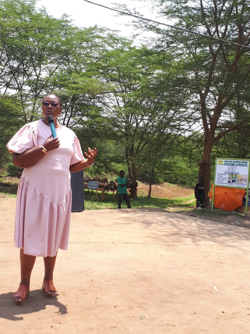 NvsdcRwanda's tweet photo. Mumuhango wo gutangiza ibikorwa bya coorperative byakorewe kucyicaro cya coorperative mumudugudu wa BarijaB, akagali ka Barija Umuyobozi w'Akarere wungirije Madamu MUREKATETE Juliet yatanze impanuro kubanyamuryango ashimira ibikorwa byiza bakoze anakomeza kubasaba gukoreramubumwe https://t.co/WSDOhXzIao