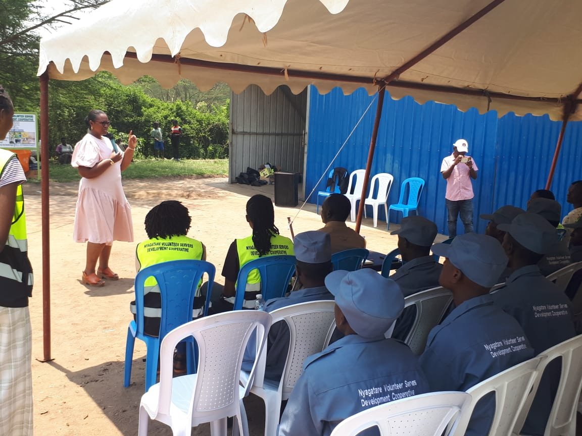 NvsdcRwanda's tweet photo. Mumuhango wo gutangiza ibikorwa bya coorperative byakorewe kucyicaro cya coorperative mumudugudu wa BarijaB, akagali ka Barija Umuyobozi w'Akarere wungirije Madamu MUREKATETE Juliet yatanze impanuro kubanyamuryango ashimira ibikorwa byiza bakoze anakomeza kubasaba gukoreramubumwe https://t.co/WSDOhXzIao