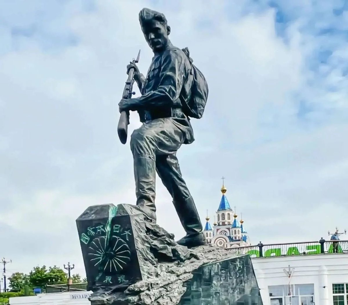 zhang_heqing's tweet photo. Striking historical double‑standard🤔 Japan pushes Russia to remove the WWII victory memorial, yet it keeps evading full acknowledgment of its own wartime past. Remembering wartime sufferings and victories is essential. History cannot be erased simply because it feels uncomfortable.