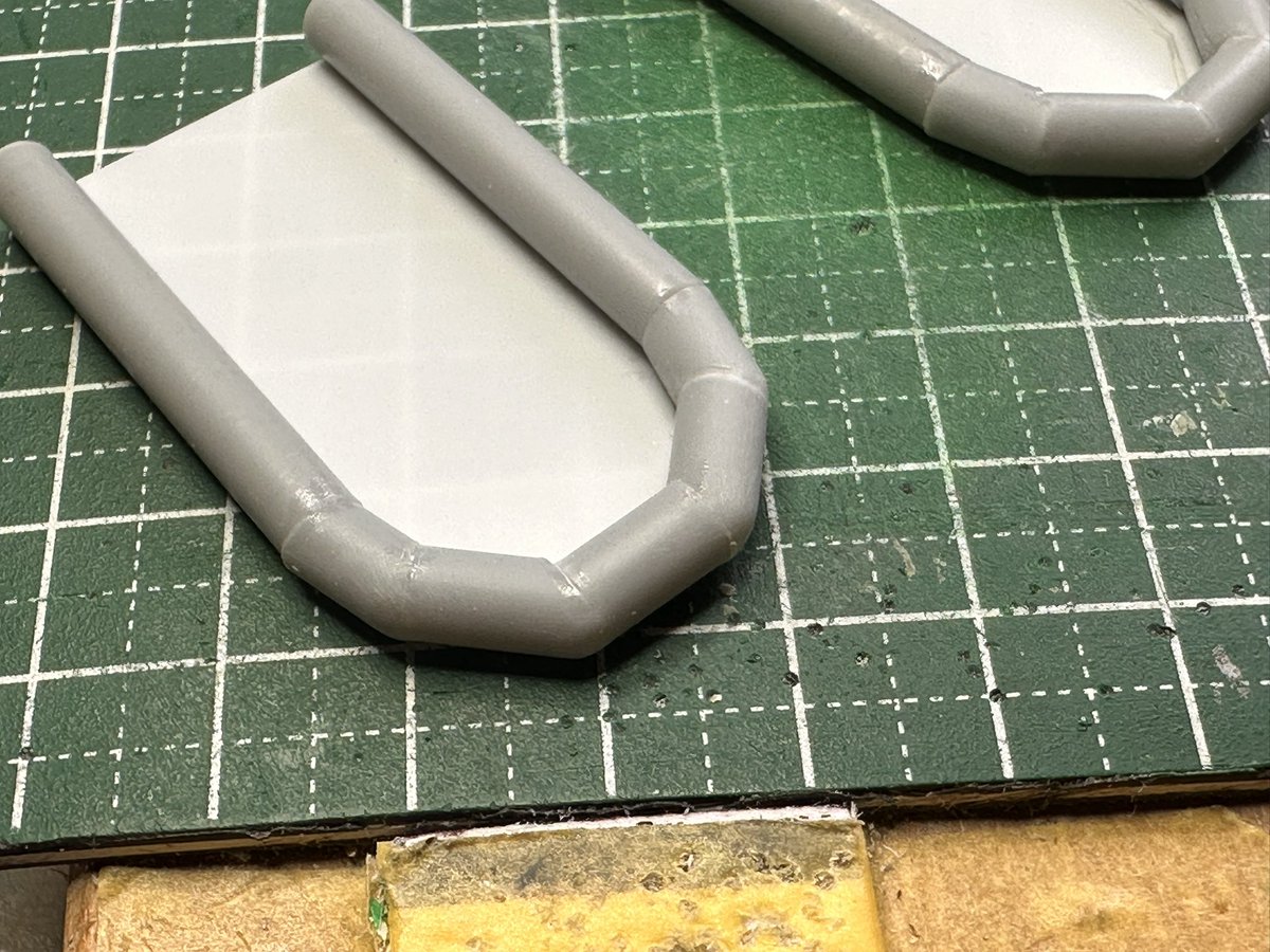 SM_gensan's tweet photo. レジン3層の硬化の金曜まで
やる事が無いのでゴムボート
作ります。
静岡ホビーショーで見た陸自の
水陸機動団が使うボート
アキレス製SU-16を参考に
作ってるけど多角形はムズイw
南信模型クラブ展示会まであと13日
 #南信模型クラブ展示会2026 https://t.co/Ef4TiLaC0m