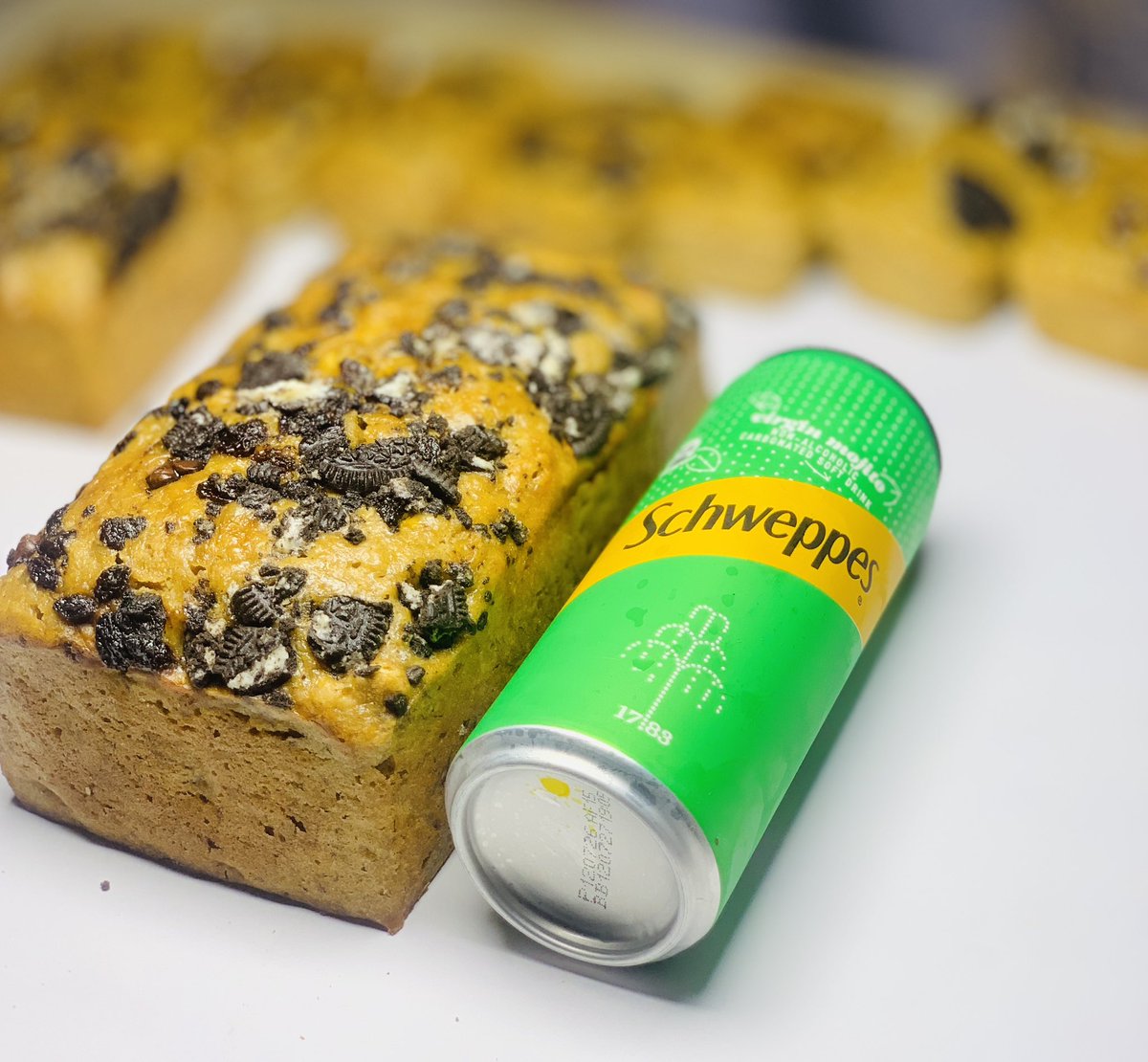 _MayomideOOT's tweet photo. This will just be perfect to send to your loved ones on their special day❤️….. 

Our jumbo-loaf banana bread plus a complimentary drink.

Price: 10,000

📍IBADAN 

Kindly send us a dm or reach out through the link in bio.

Happy Sunday. https://t.co/HIyazQVp5K