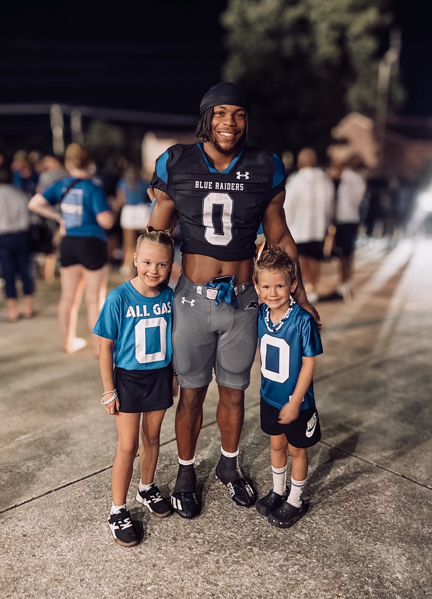 11mbright's tweet photo. Some love for the big brothers! 💙 https://t.co/Py0HGDx5Md