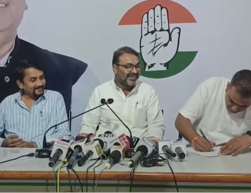 pawanpatelmp's tweet photo. उत्तरप्रदेश कांग्रेस के पूर्व प्रदेश अध्यक्ष एवं CWC सदस्य आदरणीय श्री अजय कुमार लल्लू जी के भोपाल प्रवास के दौरान.....@INCIndia @INCMP @Barmer_Harish @jitupatwari @OfficeOfKNath @RahulGandhi @priyankagandhi @SupriyaShrinate @DrJaihind @Ajay27_INC https://t.co/r4P2QRwwa5