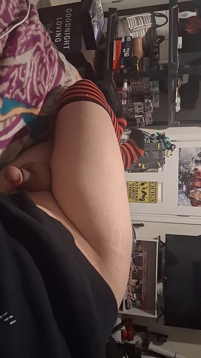 winterbulg's tweet photo. ❤️Hello #gooners this is my way of saying im moving to Tw hope yall enjoy and I do make customs as well but ill be posting here and reddit from now on💞 #femboy #top #goth #thighs #bi https://t.co/YrqTdvzxYh