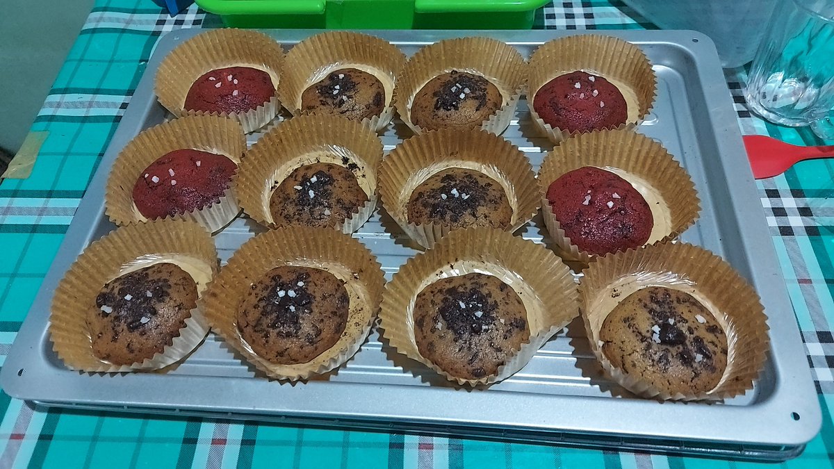 callmechelly_'s tweet photo. Freshly baked cookieees🙆‍♀️💓
Kalo mau ambil satu satu yaaa🍪🍪🍪 https://t.co/Yi8k2LbWd1