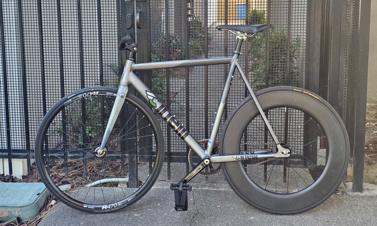 IndemInsure's tweet photo. Any other founders out here chasing VC on a fixie?  

Currently accepting term sheets, bike pics, thoughts, and unsolicited gear ratio opinions🔥🔥🔥