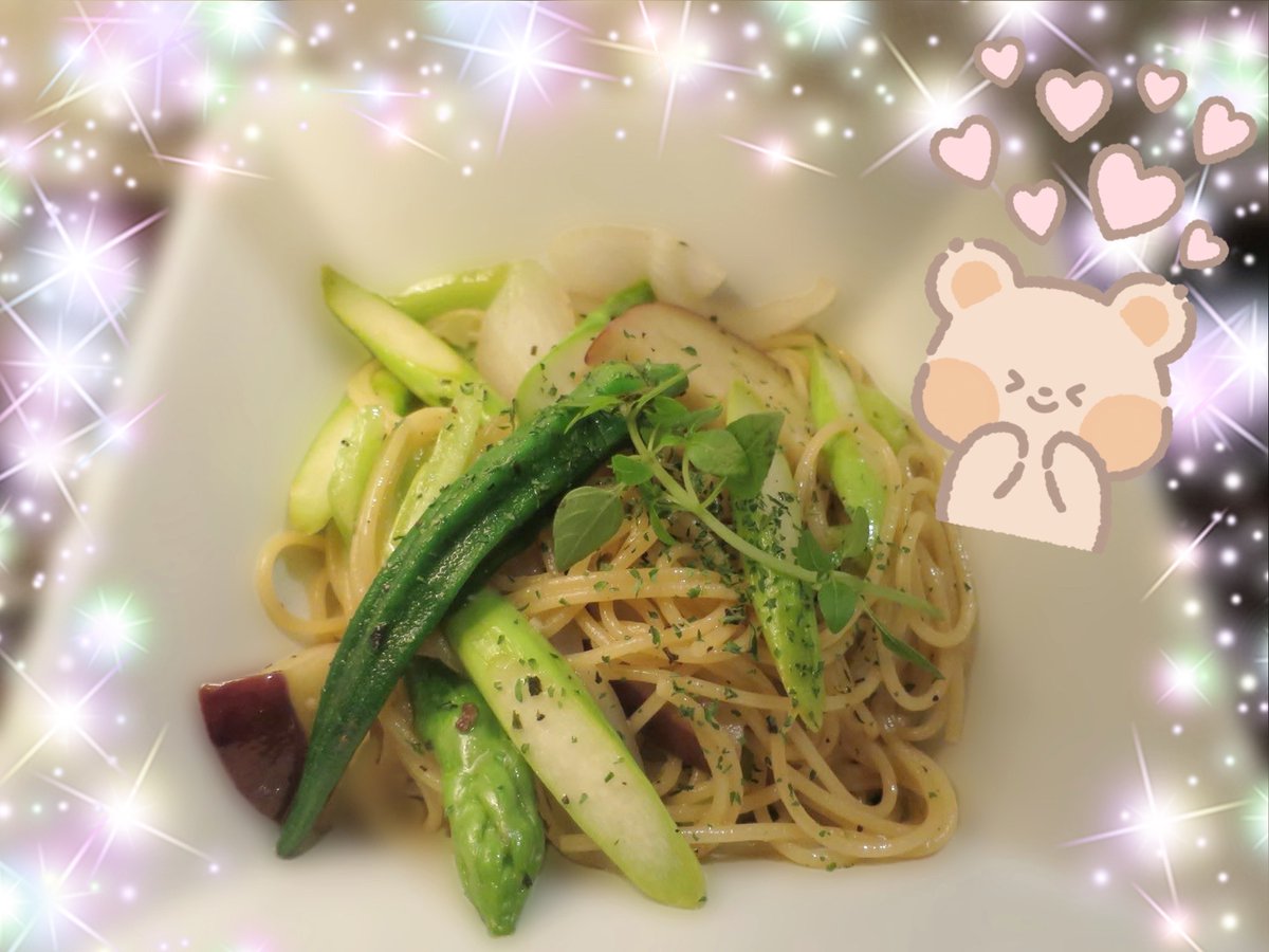 onebloom2026's tweet photo. 先日ナポリタンが食べたくなり麺を茹で始めてから冷蔵庫を開けたらケチャップもトマソーも無くて…
オイルパスタにしようとしたらニンニクも無く詰んだ…😑笑
私は何を作ってますか？？
となり… 和風パスタになりました🙄
ナポ欲は消えてません😂

木曜まで13:00-ラストでいます♡ https://t.co/3y1H9DljiE