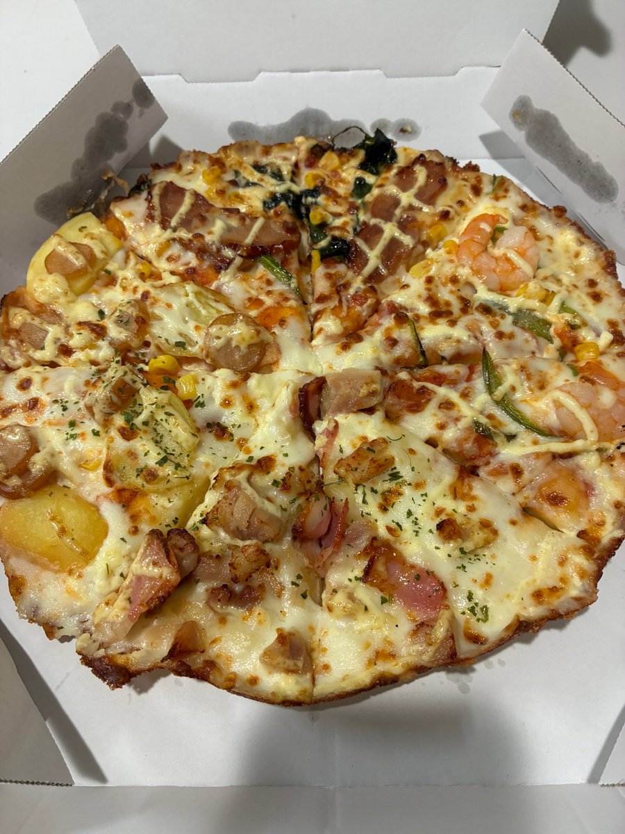 berry5731's tweet photo. ジャジャーン🎉なんか今日、食事作る気がなくて、思い切って、ピザ🍕頼んじゃいました〜❣️いつもは、1人用なのに、ふつうサイズの、S を頼んだらデカくてビックリしましたー‼️😲 https://t.co/M7QmmiMgB3