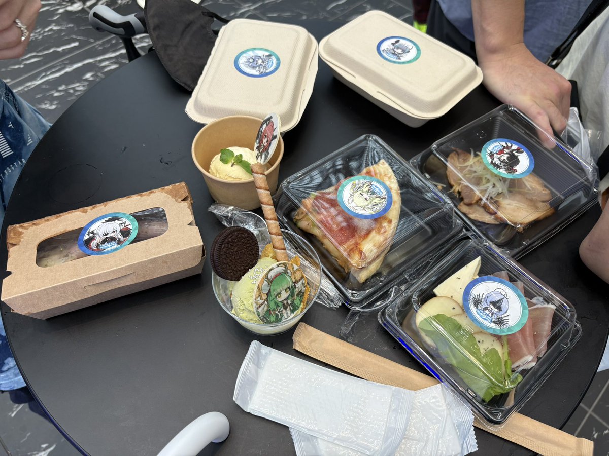 blue_code_ver2's tweet photo. DAY2、昼飯
#アズレン９周年 https://t.co/aziae1Gz3l