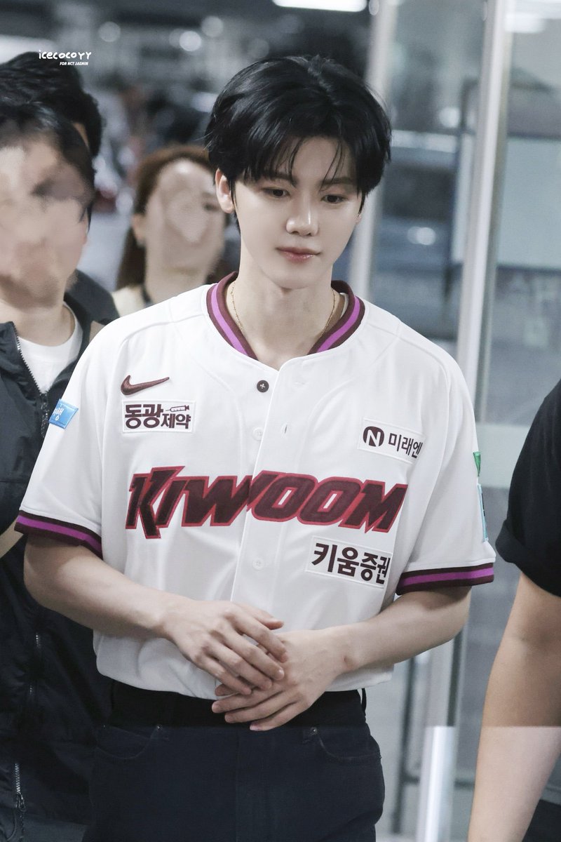 writernomin's tweet photo. TRIPLE J first pitch 🔥🔥   

papi     ~     papa    ~    adek https://t.co/y82RMXTtt2