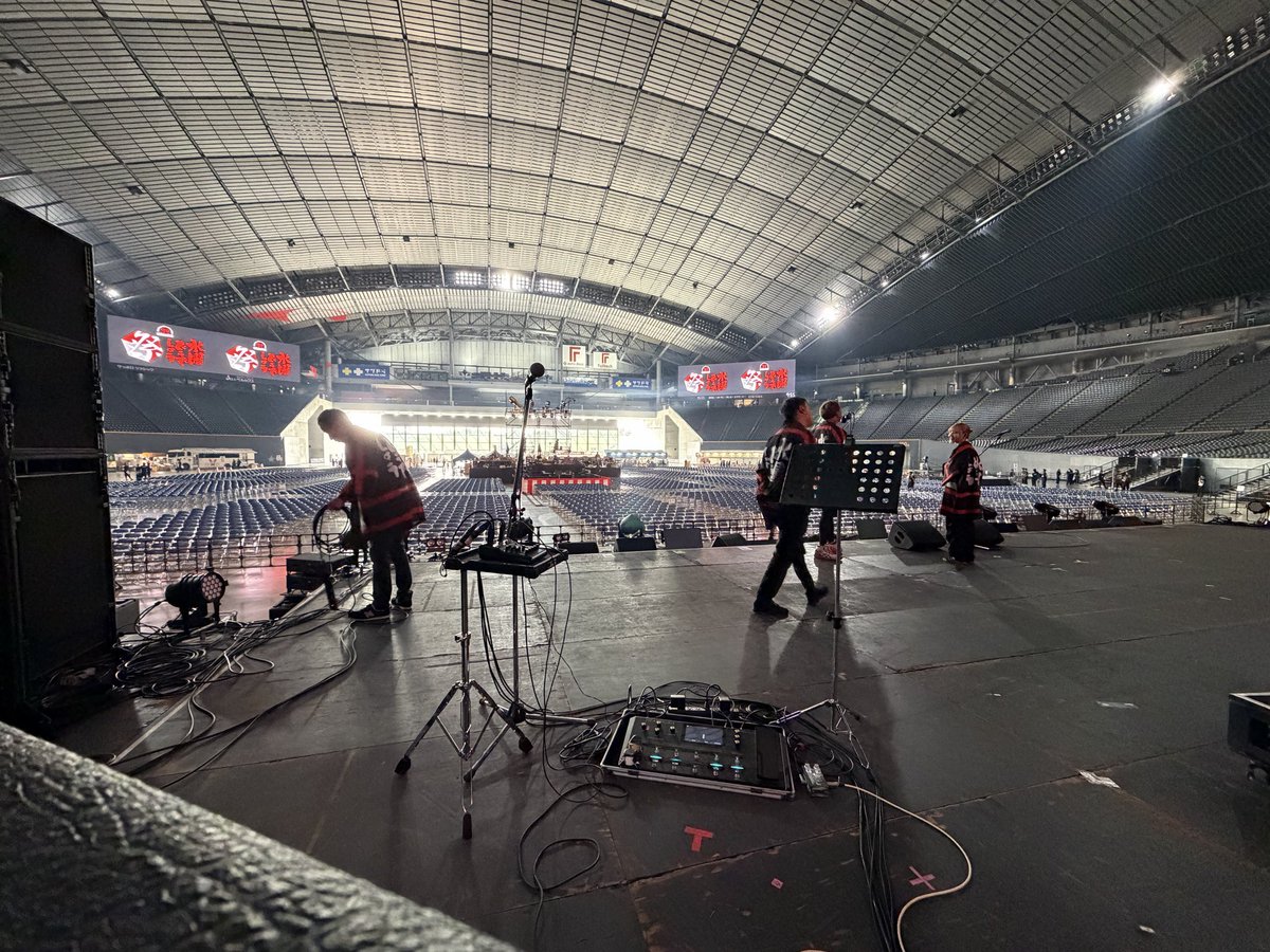 shimazaki0129's tweet photo. 水曜どうでしょう祭り

本日オープニングアクトで出演させていただきました‼︎

大きな会場で、緊張しましたが、温かいご視線、ありがとうございましたぁ‼︎

会長、大泉さん、本当にありがとうございました😭‼︎

ワンマンに引き続き、皆様、本当にはありがとーー！！！

#水曜どうでしょう祭2026 https://t.co/hT5qBprjLS