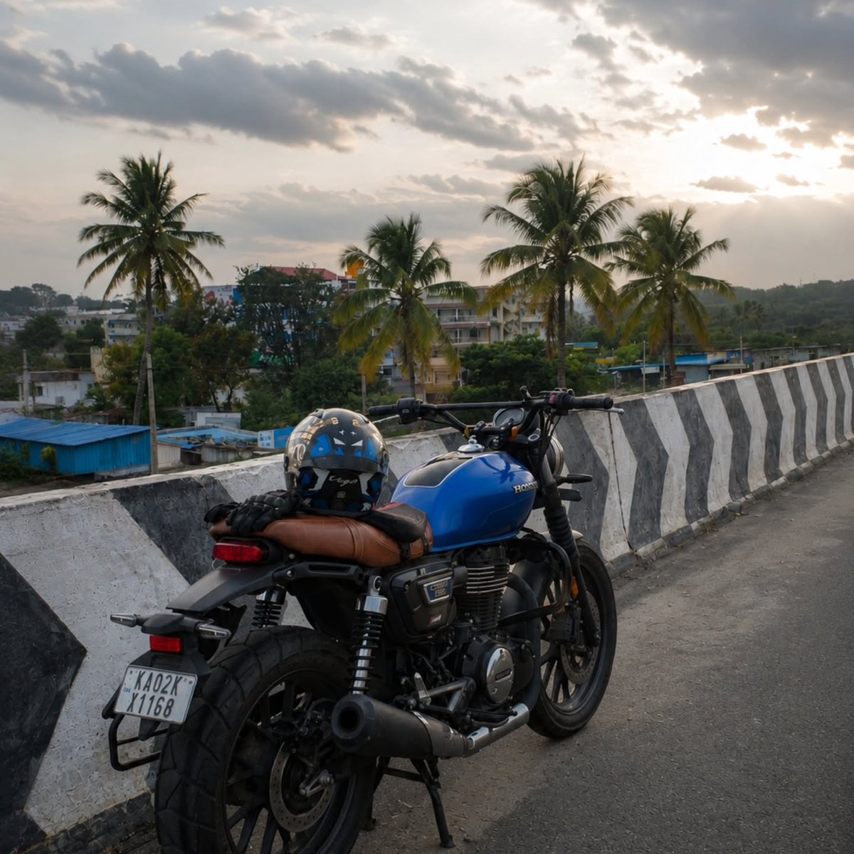 KyungProve12xt's tweet photo. A mile at a time... Honda CB350 H’ness, Honda Motors https://t.co/0QLqsNKpvt