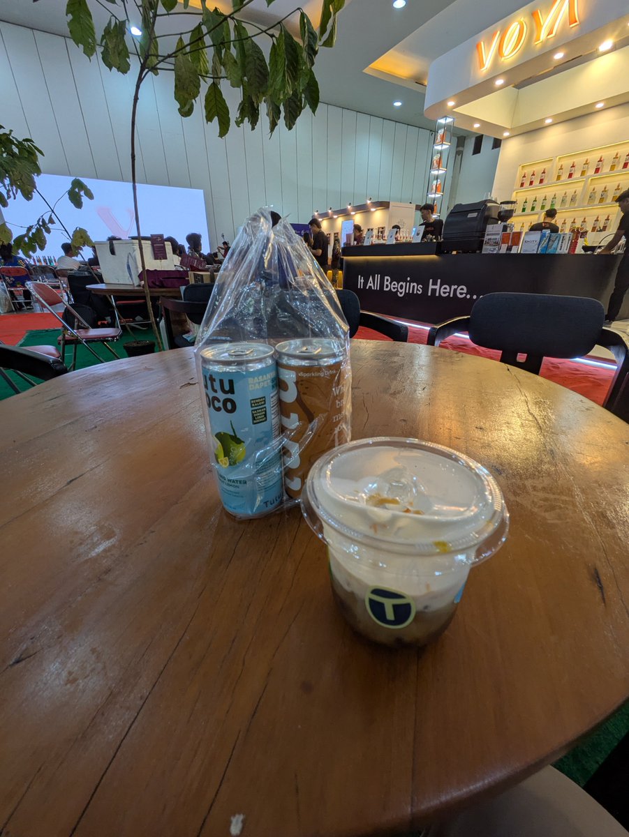 Grapherark's tweet photo. コーヒーを飲んで気絶したのは久しぶりだ https://t.co/qYoihaWcpc