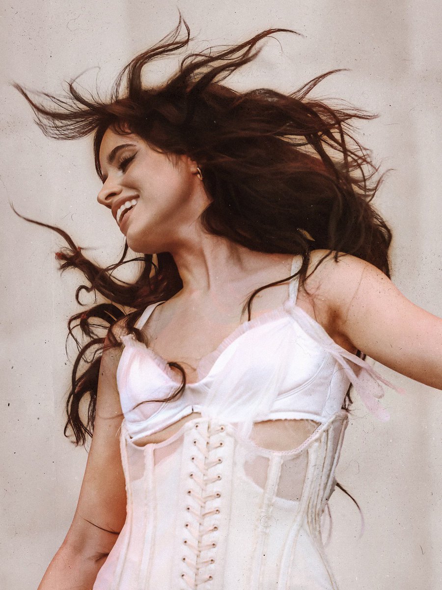 Covencamilizer's tweet photo. Amoo como le queda el blanco 😍🤍😍🤍🤍 https://t.co/pk5knsCwe7
