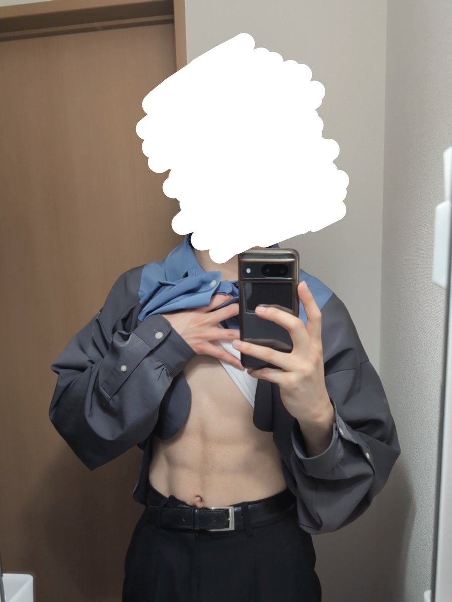 Ryo_31415's tweet photo. 今日はお出かけ前に撮った〜
夜筋トレしてうpするかも〜笑
たまにはこういうのもいいね！

腹筋好きな人はいいねしてね👍👍
 #腹筋  #腹筋フェチ  #筋トレ好きな人と繋がりたい https://t.co/zM45ABbQq9