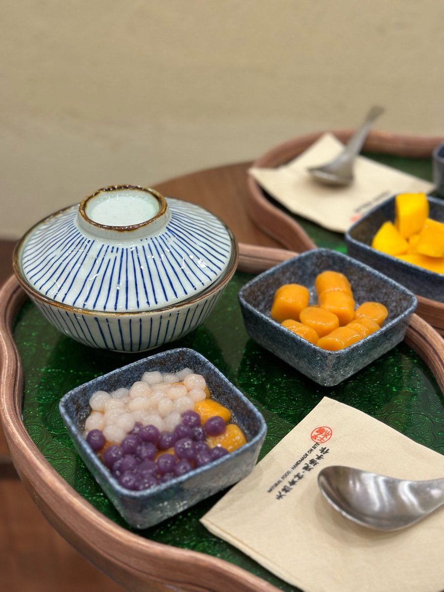 hatman80c's tweet photo. 藏在老巷里的治愈糖水铺！手打芋圆糯叽叽到咬唇，鲜椰奶底挂着厚椰乳香，配现蒸的芋泥球绝了，路过别错过～ https://t.co/t56reLdGyI