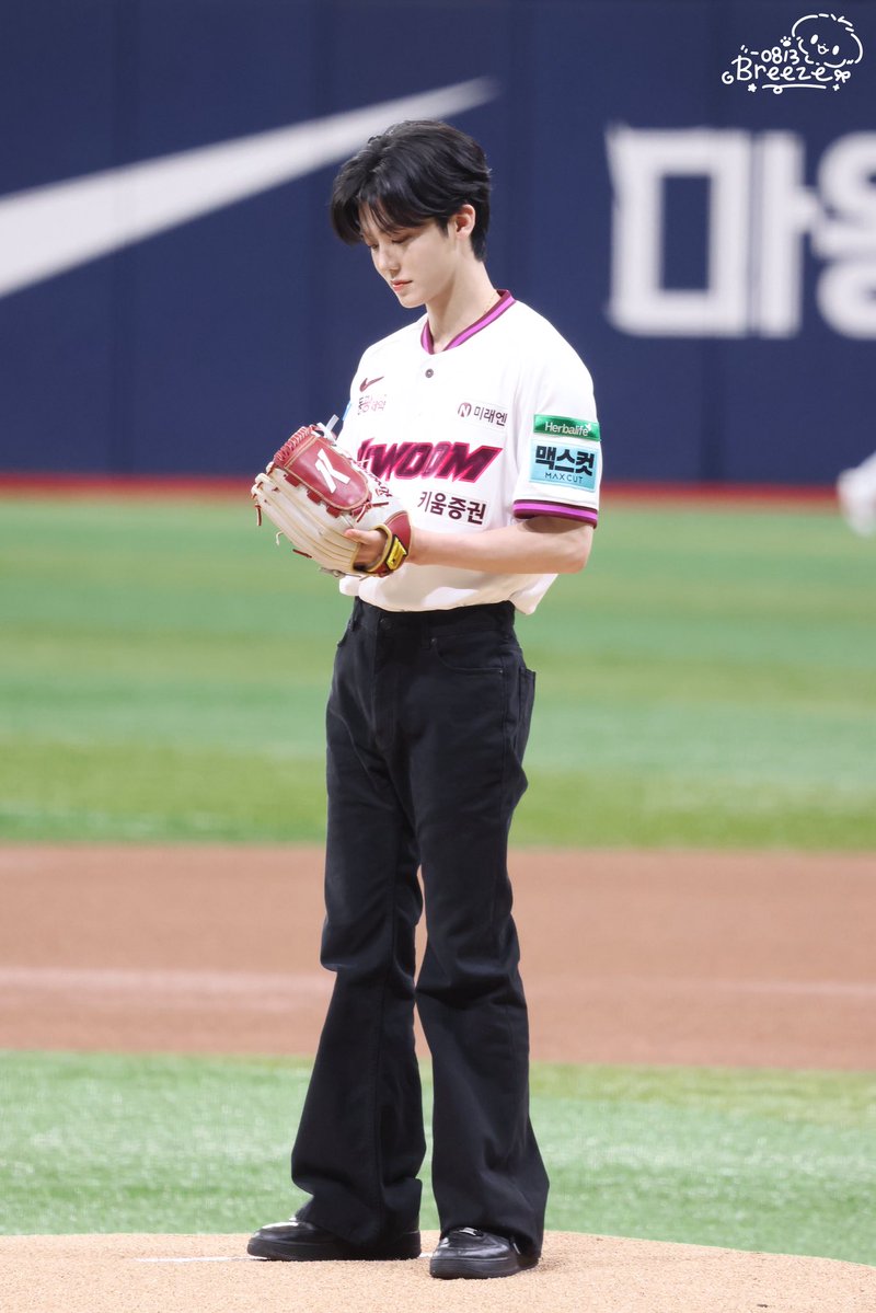 Breeze_0813's tweet photo. 260906 키움 히어로즈 시구
⚾️

#재민 #JAEMIN #ジェミン 
#엔시티드림 #NCTDREAM https://t.co/Xxgb2zhnp5