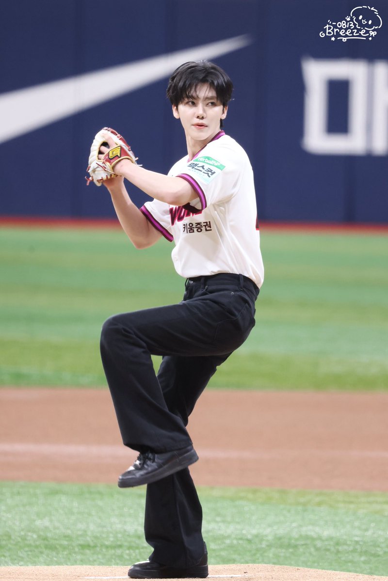 Breeze_0813's tweet photo. 260906 키움 히어로즈 시구
⚾️

#재민 #JAEMIN #ジェミン 
#엔시티드림 #NCTDREAM https://t.co/Xxgb2zhnp5