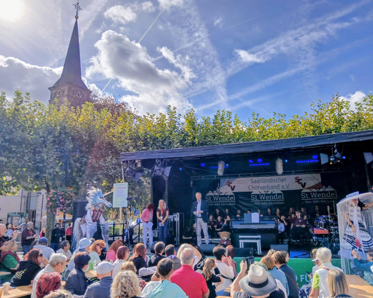 wndnde's tweet photo. 🎶☀️ Sing City St. Wendel – was für eine Veranstaltung!
113 Chöre, mehr als 3.000 Sängerinnen und Sänger und Bilderbuchwetter: Sing City hat St. Wendel in eine große Bühne für Chormusik verwandelt. 🎤🎵
#StWendel #StWendelerLand #wndn #SingCityStWendel #Saarland #wn https://t.co/zaO3QZJbFo