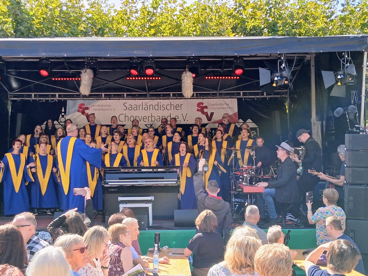 wndnde's tweet photo. 🎶☀️ Sing City St. Wendel – was für eine Veranstaltung!
113 Chöre, mehr als 3.000 Sängerinnen und Sänger und Bilderbuchwetter: Sing City hat St. Wendel in eine große Bühne für Chormusik verwandelt. 🎤🎵
#StWendel #StWendelerLand #wndn #SingCityStWendel #Saarland #wn https://t.co/zaO3QZJbFo
