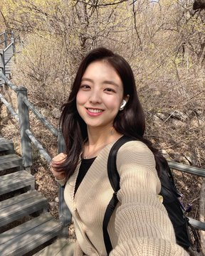 Bnewnea's tweet photo. 다정하고 배려심 많은 오빠와 진솔한 이야기를 나누고 싶어요. 서로를 존중하고 이해하면서 편안하게 대화할 수 있는 좋은 인연을 만나고 싶어요. 외모보다 마음이 따뜻한 사람이 더 좋아요  #섹트 #맘눌뎀 #몸매 https://t.co/kkfEzqUK49