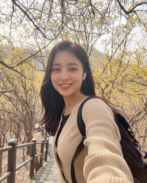 Bnewnea's tweet photo. 다정하고 배려심 많은 오빠와 진솔한 이야기를 나누고 싶어요. 서로를 존중하고 이해하면서 편안하게 대화할 수 있는 좋은 인연을 만나고 싶어요. 외모보다 마음이 따뜻한 사람이 더 좋아요  #섹트 #맘눌뎀 #몸매 https://t.co/kkfEzqUK49