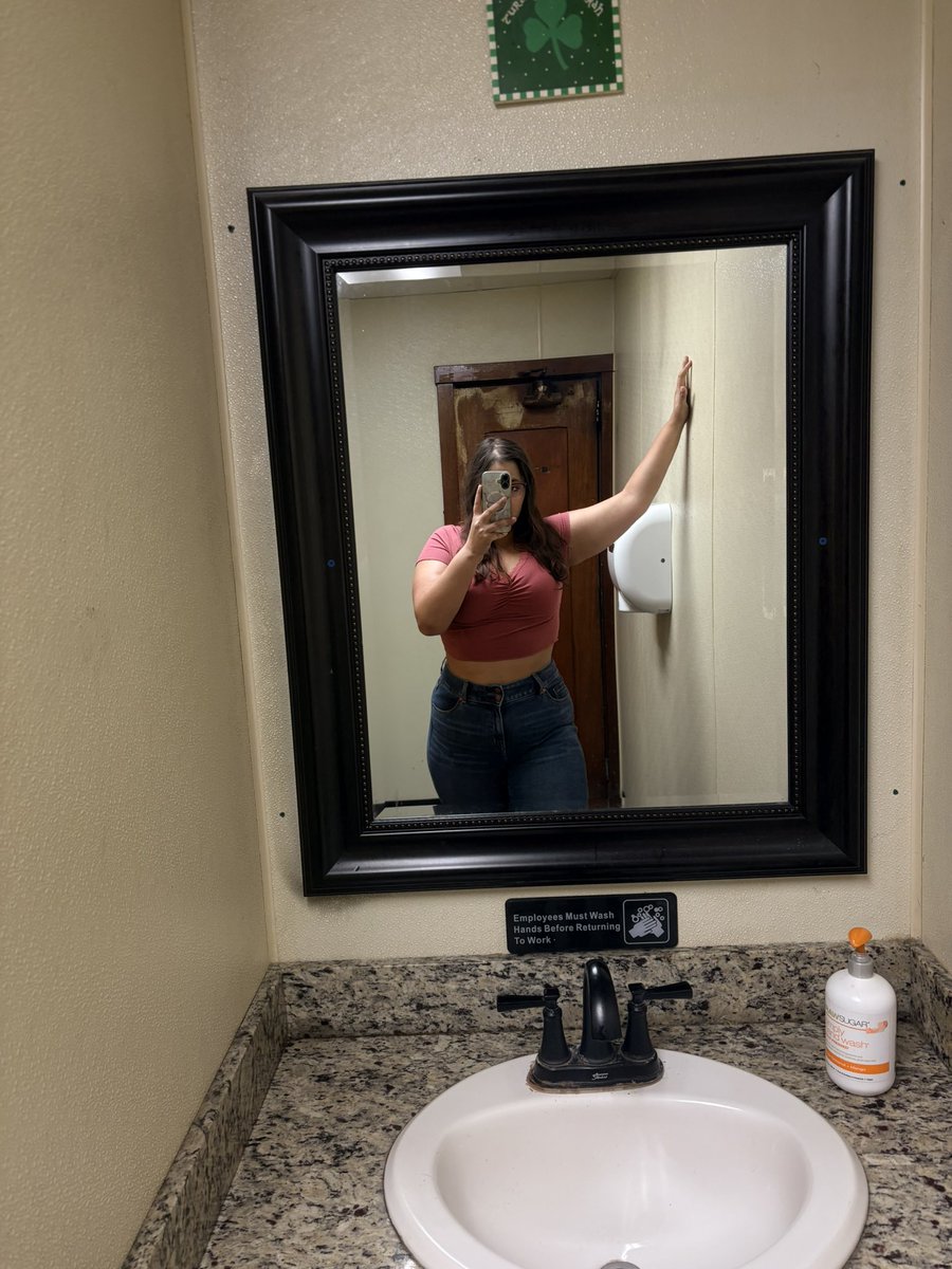 kneegoblin's tweet photo. Looked in the mirror and finally started to notice some actual differences in my body. Since I moved, I no longer have a scale and that worried me at first but I realized I got so focused on the numbers rather than checking in on how I look and feel. That’s what’s important. https://t.co/SIi8jOZUyC
