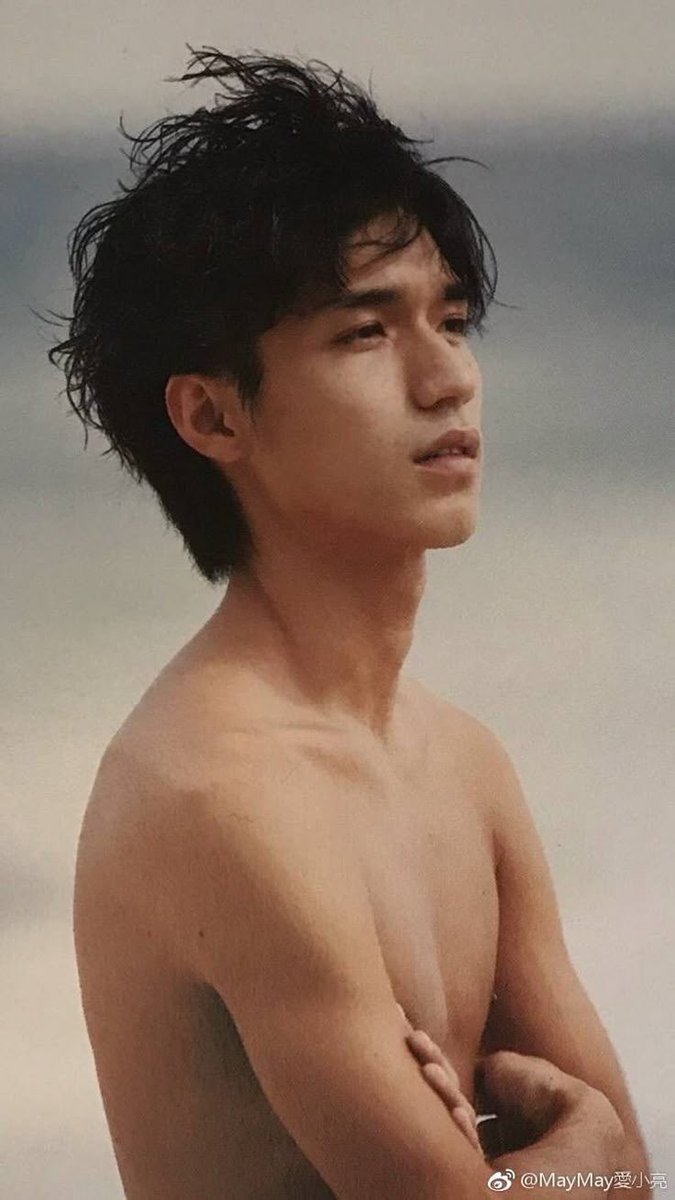 machop_gym5's tweet photo. 錦戸亮、41歳でこの色気は強い💪

今また顔出しで話題だけど
昔から身体もちゃんと仕上がってる

▫️ 41歳
▫️ 細身×筋肉質
▫️ 今も現役で活動中

若い頃より今の方がカッコよくない？

#錦戸亮 #筋トレ https://t.co/9VWEL5nlw6