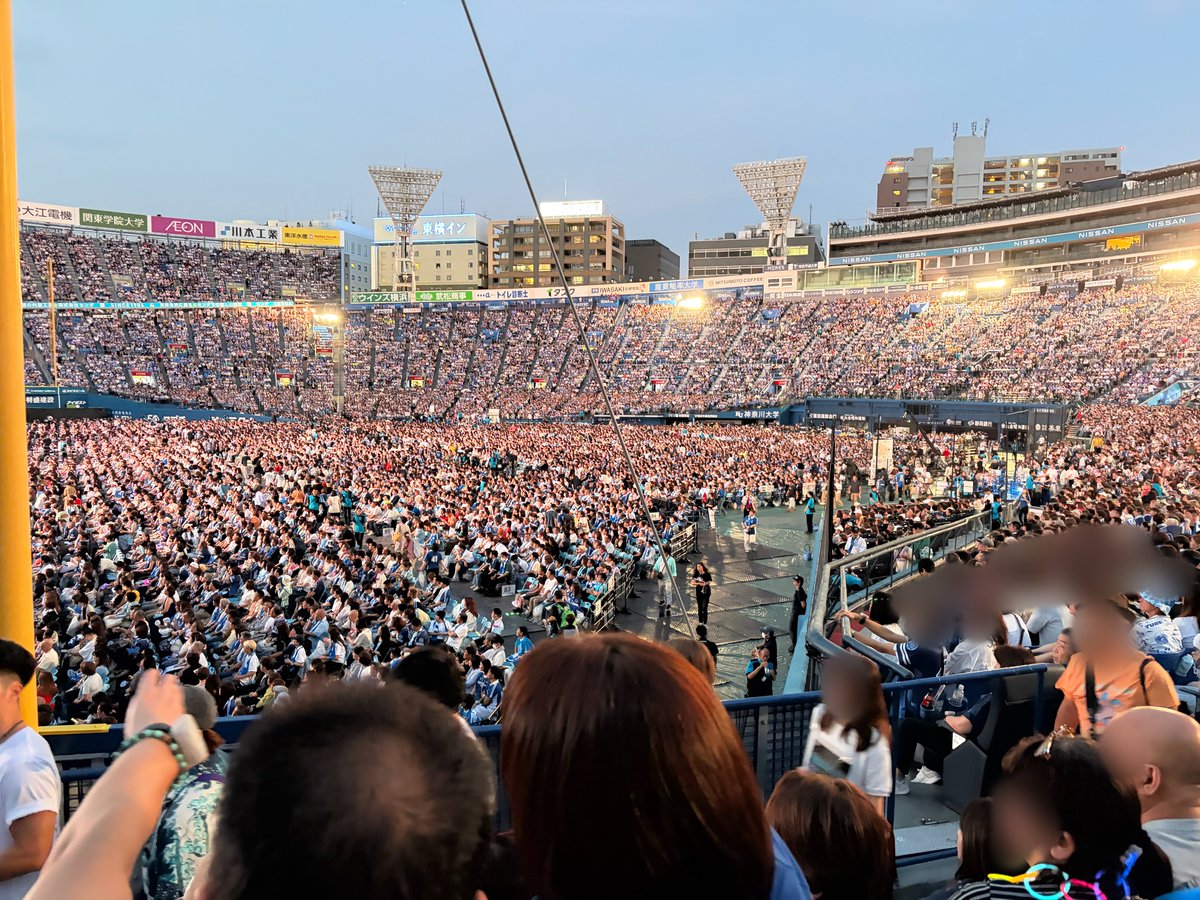 oshiruco0465's tweet photo. 昨日、横浜スタジアムで行われた「TUBE LIVE AROUND SPECIAL 2026 No TUBE, No Summer.」へ行ってきました！
直前まで雨予報だったのがライブが終わるまで雨降らなくて本当によかった🥹
噴水が上がり、花火が上がり、前田さんが気球に乗ったりとすごく楽しい演出盛りだくさんで最高のライブでした🎇 https://t.co/zncUwzGnjO