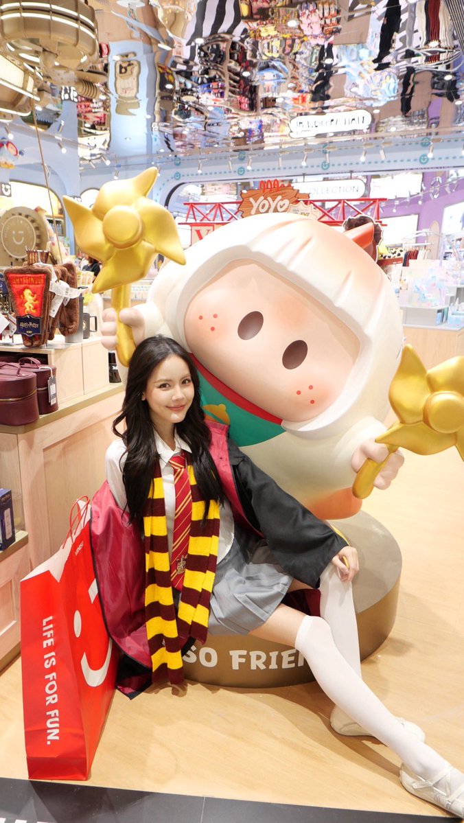 KongthupsArtist's tweet photo. ภาพบรรยากาศ “มิ้มบี” ร่วมงาน GRAND OPENING MINISO FRIENDS บรรยากาศสนุกสนาน น่ารักมากกก 🥰🫶🏻
#minisofriends
#minisoth
#mimbbbee
#kongthupsartist https://t.co/6Q05sMnJwU
