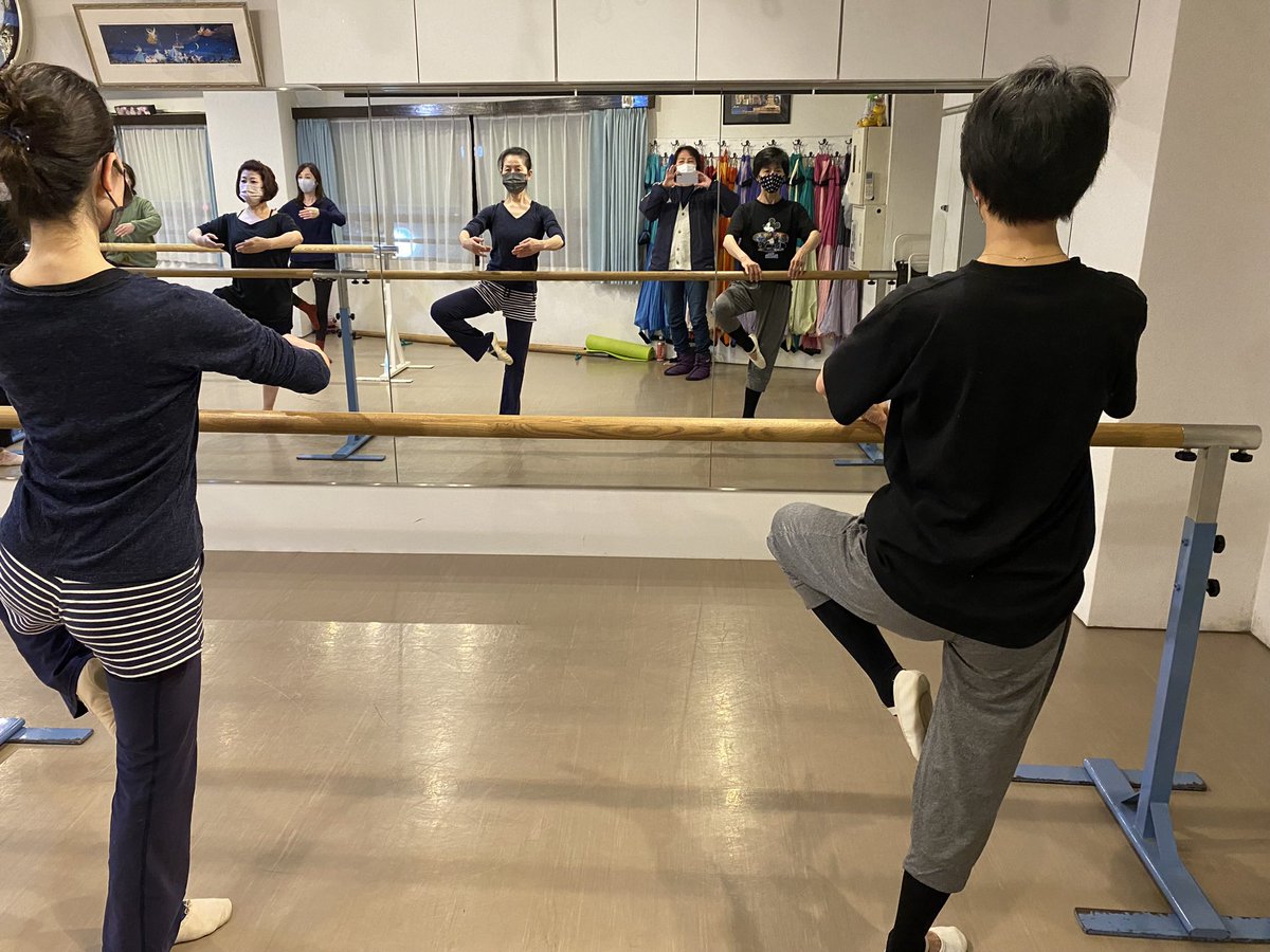HayHaydance's tweet photo. 多摩市・聖蹟桜ヶ丘「大人バレエ入門・初級」https://t.co/IZz3rAHK7V バレエはじめの一歩のクラス♪少人数制でアットホーム♪まずは体験レッスンから
#多摩市 #聖蹟桜ヶ丘 #永山 #京王線バレエ入門 #バレエ未経験者大歓迎 #体験レッスン受付中 https://t.co/TrH7MnvVKu