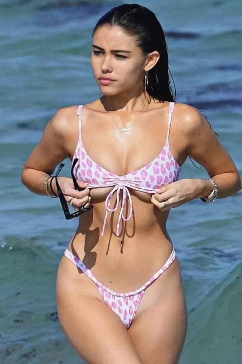 Siimplymee1234's tweet photo. Madison Beer casually breaking the internet again. 👀🔥 https://t.co/8CNFvuGUe0