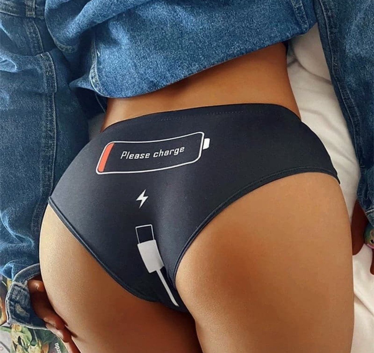 khushi6599's tweet photo. What type charger she wants ☠️ https://t.co/MLDODvxc5n