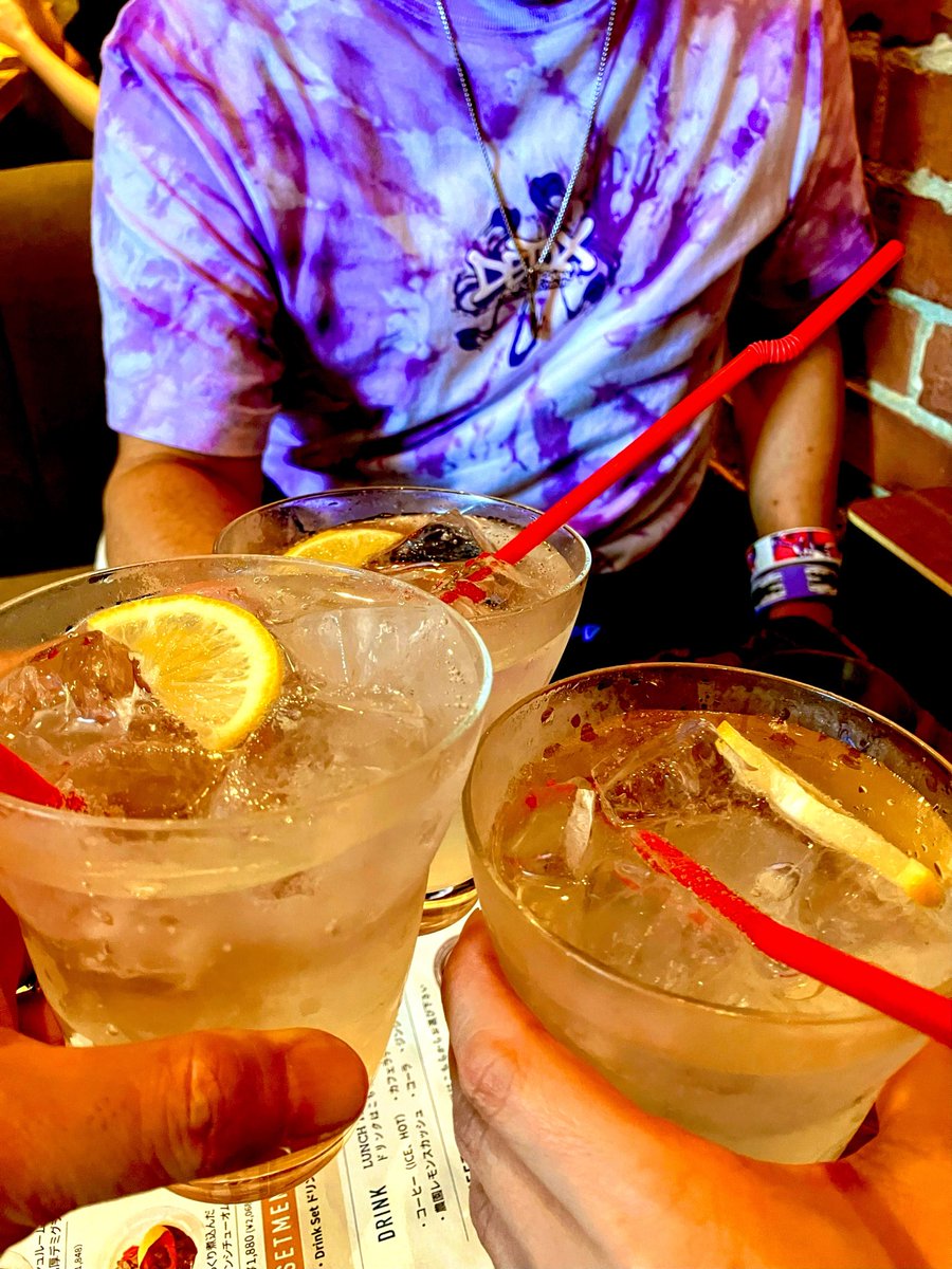 akudaikanZ's tweet photo. 戦の前の決起集会じゃぁ🍺✨️
かんぱぱぱーち🍺*(ˊᗜˋ*)و✨️
(☝ ՞ਊ ՞)(☝ ՞ਊ ՞)☝ウェーイ‼️
#GREENTIME 海浜幕張店
#11時から飲み放題🍻🤪🍻 https://t.co/cpnQIpyFqE