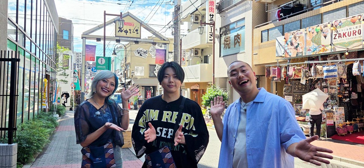 nariyukikaido's tweet photo. 来週9/13(日)放送はお休みです🙇
次回9/20(日) 12:00～放送の #なりゆき街道旅 は #増田貴久 さん＆#ぱーてぃーちゃん信子 さんと #谷中 #日暮里 周辺の旅🚶
#昭和レトロ喫茶 で #クリームソーダ を堪能
生地から選ぶこだわりの #オリジナルバック 作り👜
#焼きたて餃子 #谷中クラフトビール で乾杯🍻 https://t.co/3w5vu2NTLw