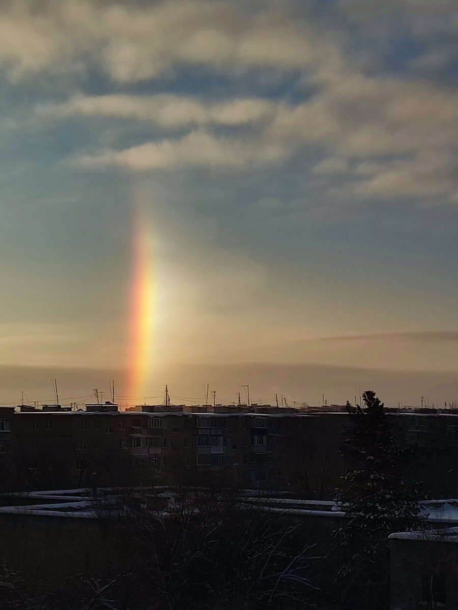 c_caretta's tweet photo. I stumbled upon a photo from last winter. A rainbow and snow... https://t.co/ZElAEhiqBA