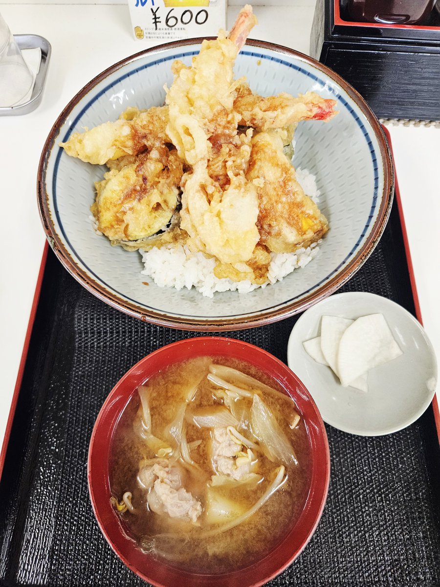 maimai8892's tweet photo. 嘉手納ロータリー近くの永當蕎麦
海老野菜天丼おいしく食べました https://t.co/DYZUz5WEvy