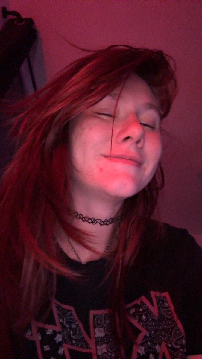 AsylumPr1ncess's tweet photo. Gettin high and watching YouTube https://t.co/yvPsYDD6P4